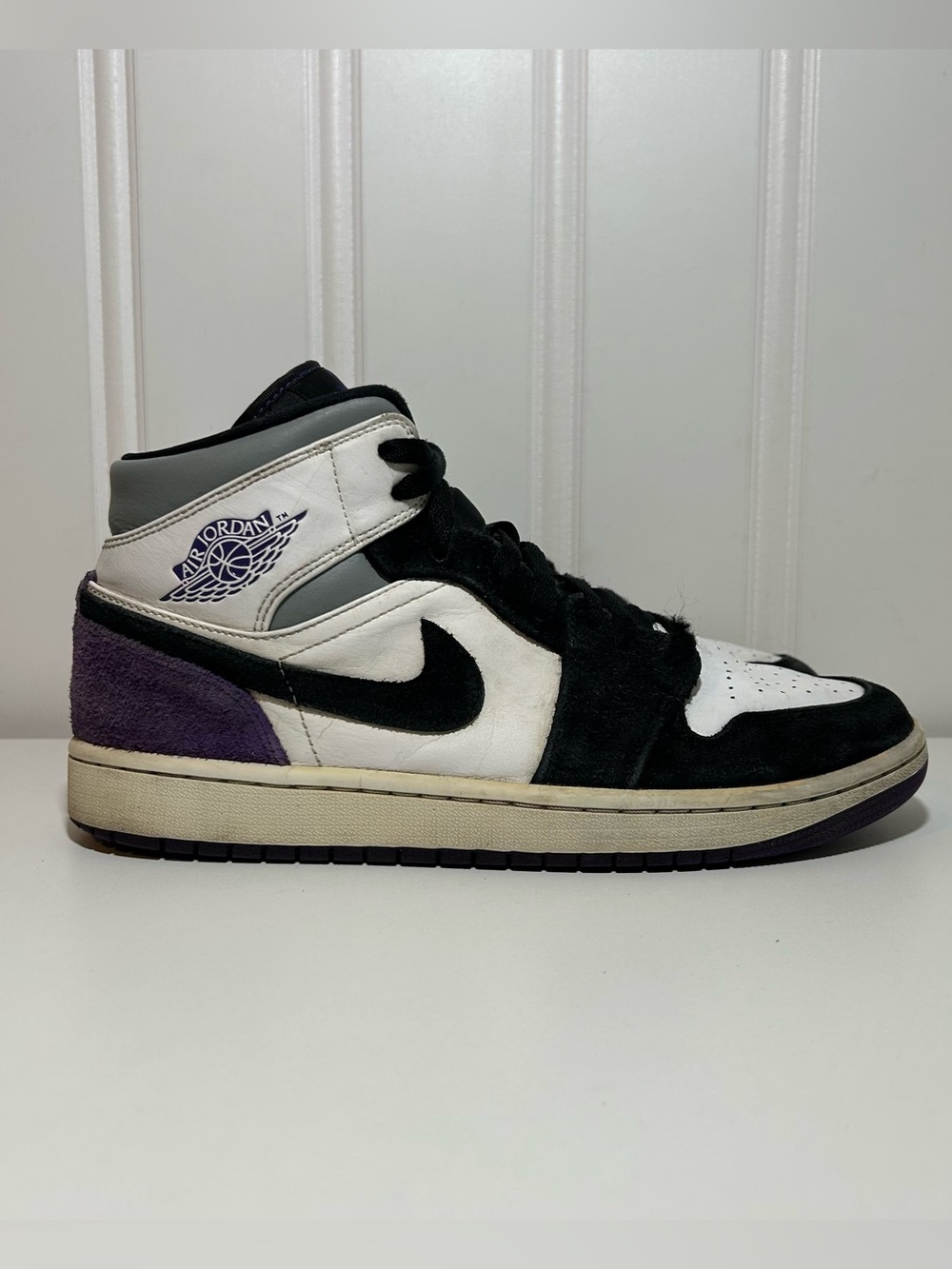 Jordan 1 mid court purple Mens 9 Sneakers — Black White